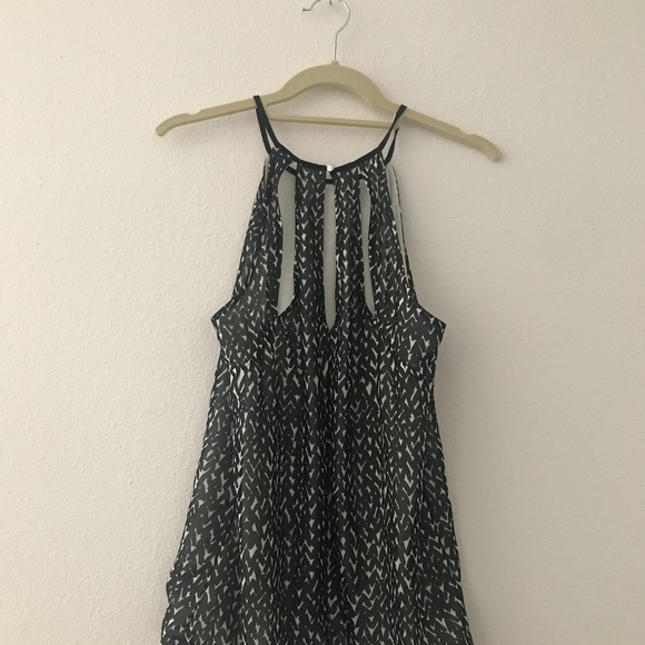 EXPRESS BLACK AND WHITE TOP - Picture 2 of 2